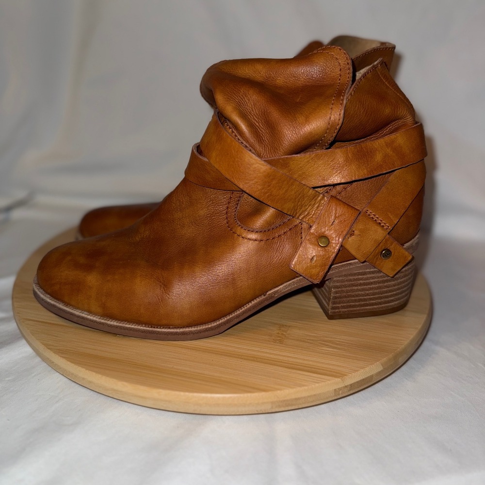 UGG Seldon Tan Leather Harness Ankle‎ Boots Womens 10 Slouchy Block Heel 1017471